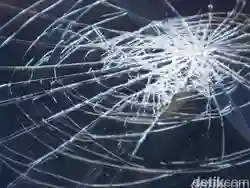 2 Orang Tewas Setelah Motornya Tabrak Trotoar dan Kena Tabrak Truk di Bogor