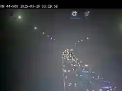 Puncak Arus Mudik, Lalu Lintas Tol Cikampek Padat di Sejumlah Titik Dini Hari Ini